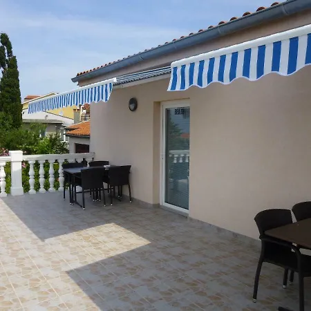 Apartments Villa Rosmarin Omišalj Buitenkant foto
